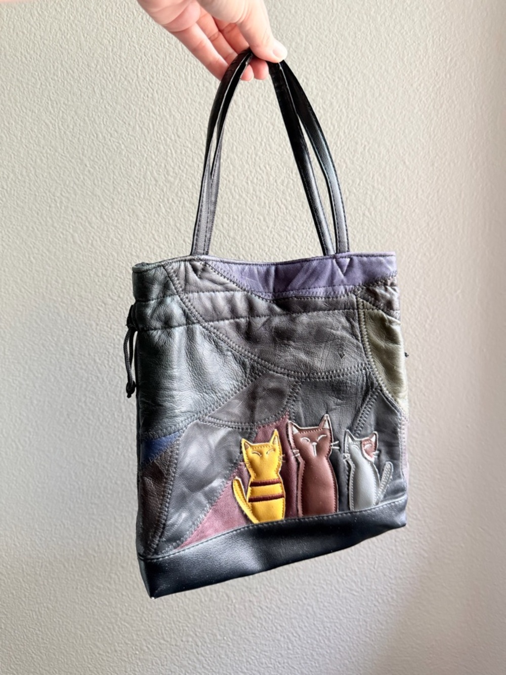 Adorable vintage 90s Leather patchwork cat purse